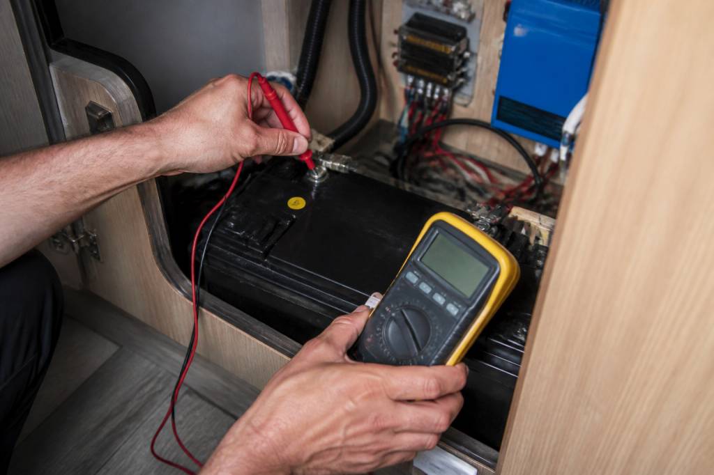 Problème charge batterie cellule camping-car : causes et solutions efficaces