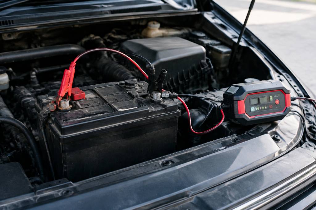 Combien de temps pour recharger une batterie de voiture 12v ?